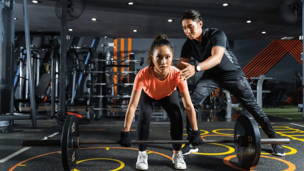 Personal Trainer von Körperverwandlung unterstützt Frauen mit maßgeschneidertem Personal Training und individuellem Trainingskonzept